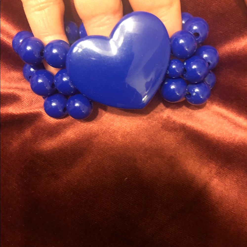 New Royal blue heart beaded stretch bracelet